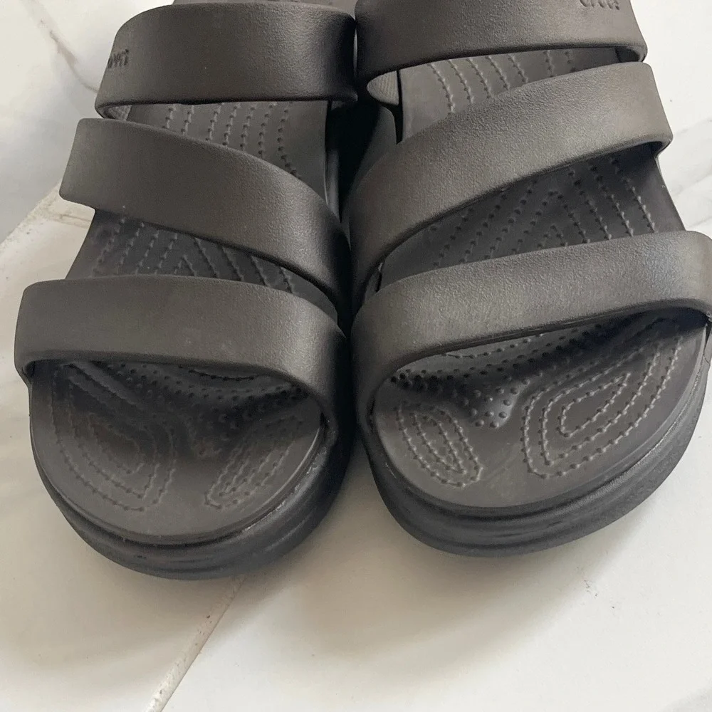 CROCS excellent like